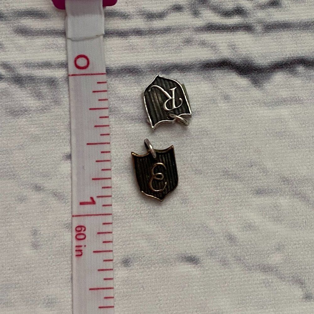 Initial R Unisex Shield Charms - Picture 2 of 5